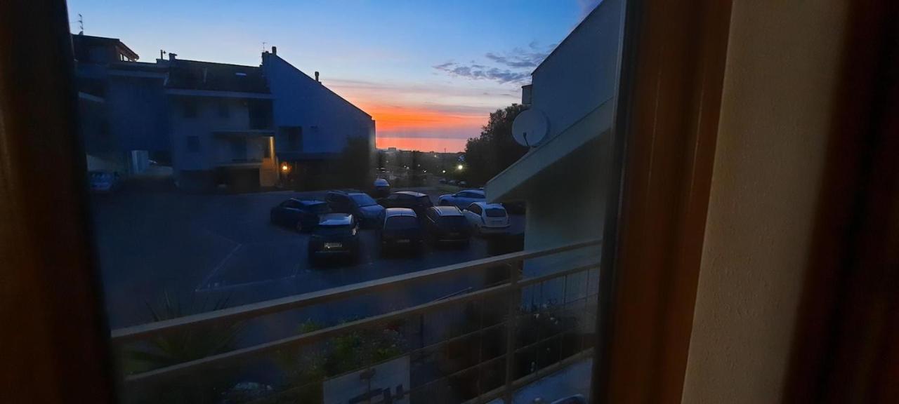 Casamarina Lägenhet Marina di Montemarciano Exteriör bild
