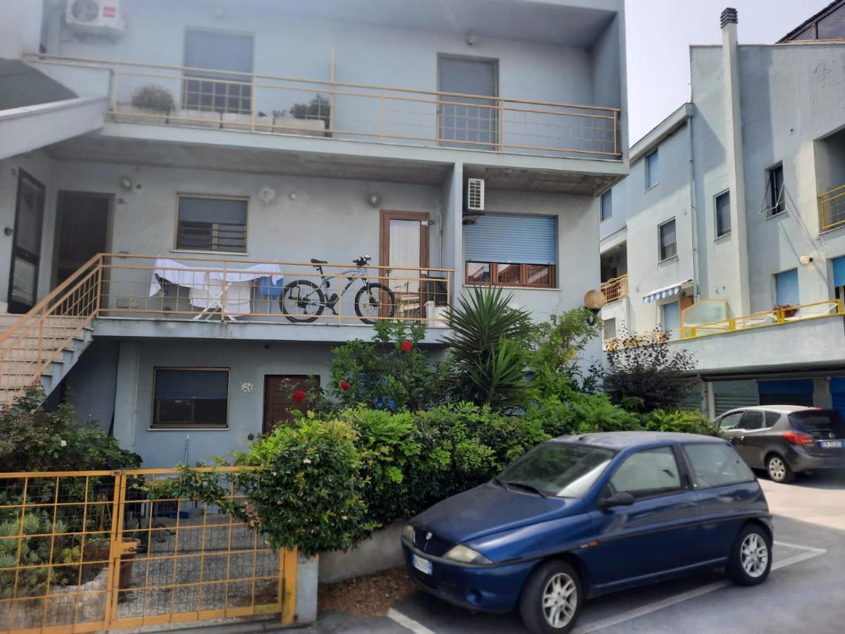 Casamarina Lägenhet Marina di Montemarciano Exteriör bild